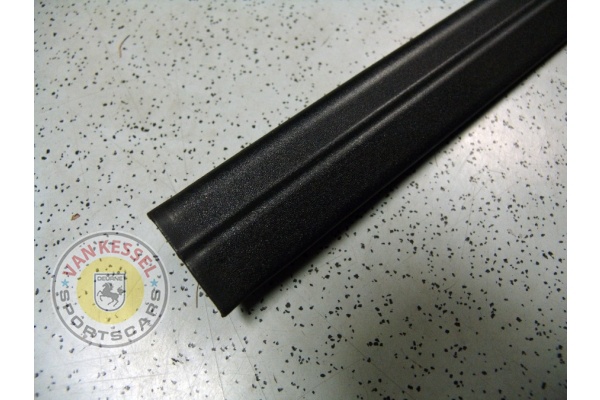 9935514190001C - Instaplijst plastic 911, 964 en 993