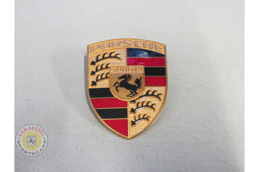 90155921026 - Porsche rood embleem, 911, 924, 944, 928 en 964 origineel