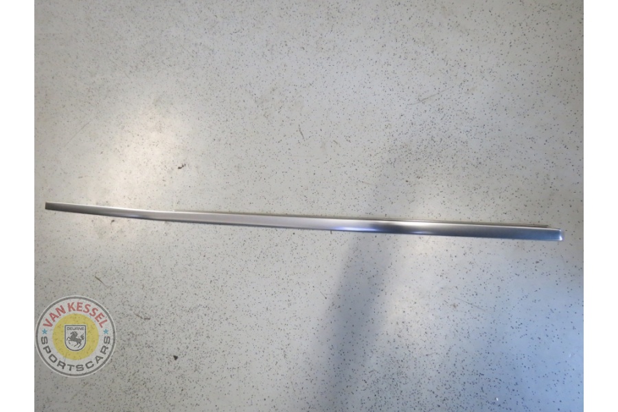 90153143141 - Sierlijst op deur Targa blinkend aluminium 911 65-77 links