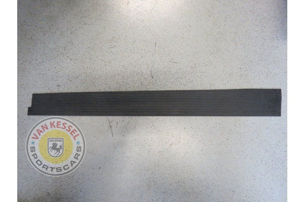 Door sill rubber right, 356A-B-C