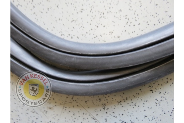 64454590106 - Achterruitrubber 356  Bt6 en C