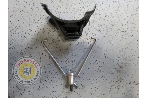 Fixing plate with bracket for securing the water collection tray