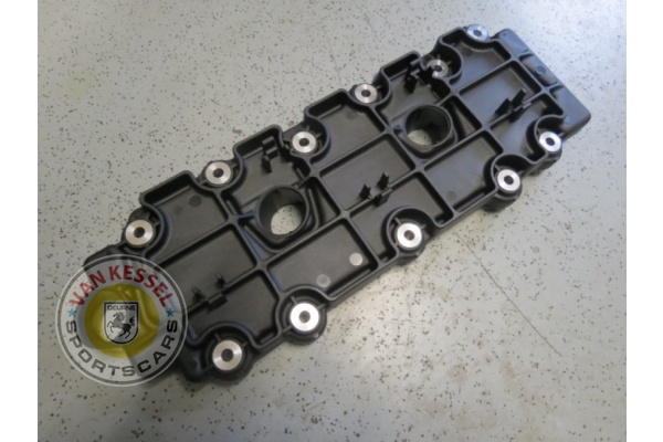 Valve cover bottom 993