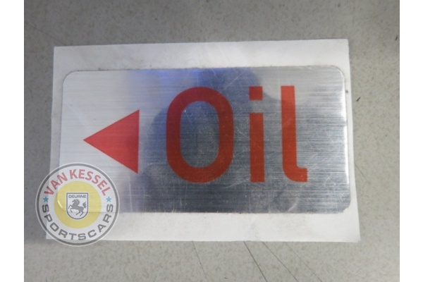 Sticker 'Oil' met rode lettres in het olieklepje van 1972
