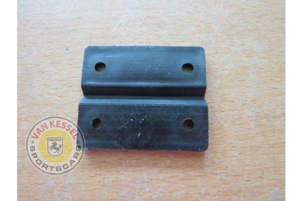 Hinge point for the rear door compartments 911 69-73