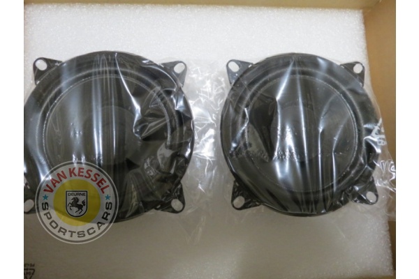 Speaker set in rear side panel 911, 964 and 993
