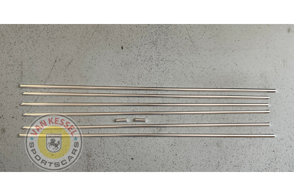 Ensemble de moulures aluminium 356 speedster sur portes et moustiquaires