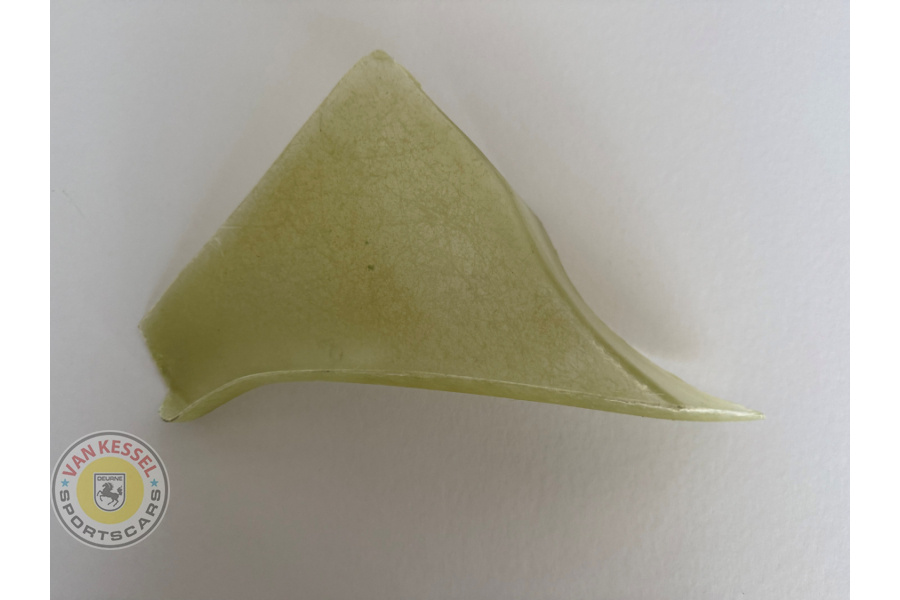 90110632102 poly - Motorplaatje links naast dynamo dicht